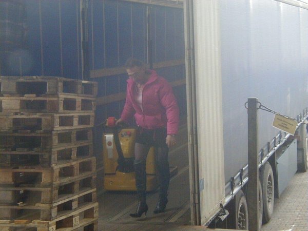 разгрузка фуры