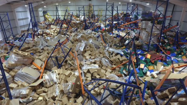 обрушение стеллажей