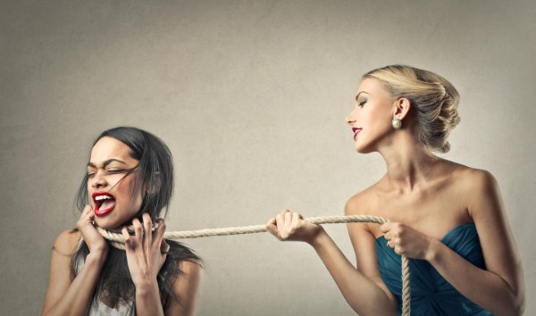 соперничество девушек