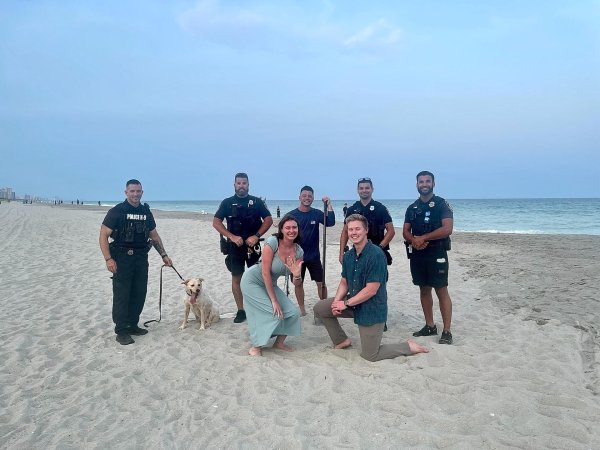 парень на пляже