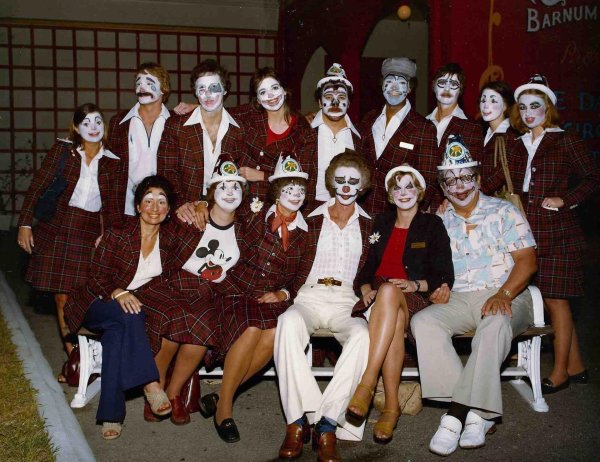 клоун среди людей