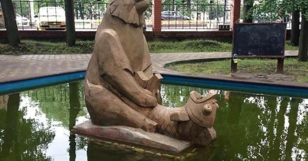памятник медведю