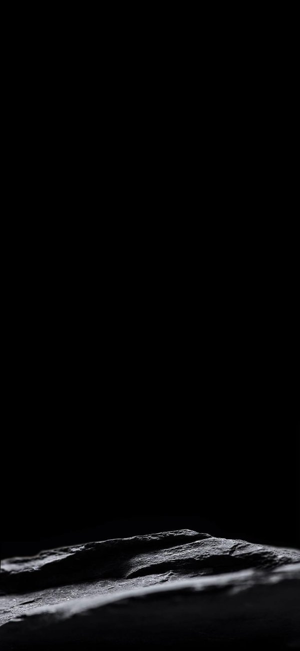 на черном фоне