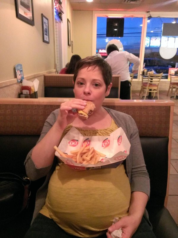 беременная жена