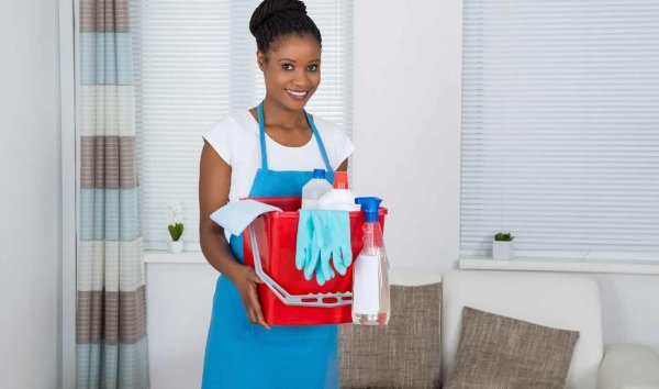 африканка уборщица