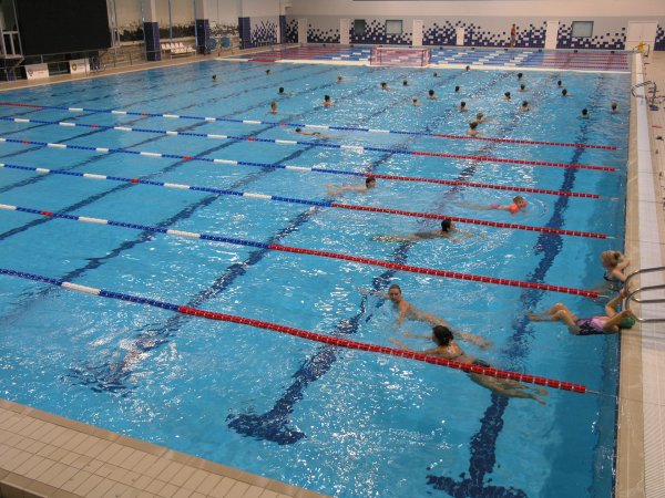 спортивный бассейн