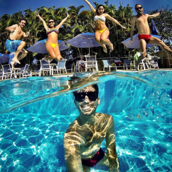 тусовка у бассейна