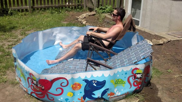 отдых у бассейна