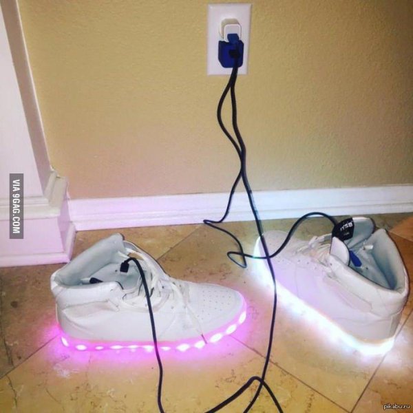 кроссовки светящиеся