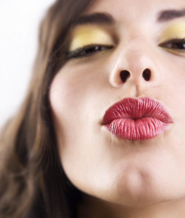 губы девушек