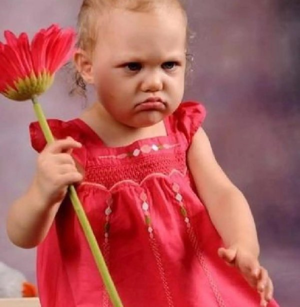 недовольный ребенок