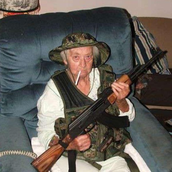 бабка с автоматом