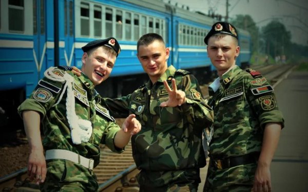 солдаты дмб