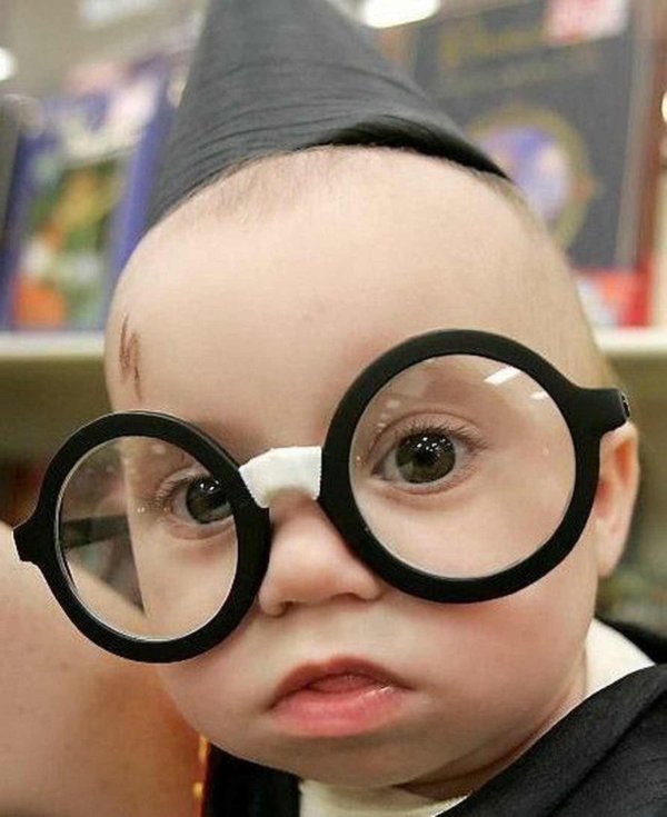 малыш в очках