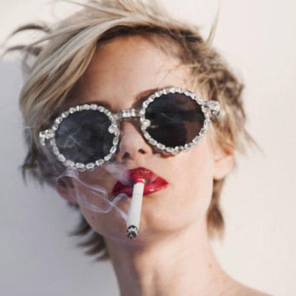 девушка в очках