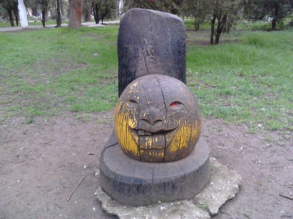 памятник колобку