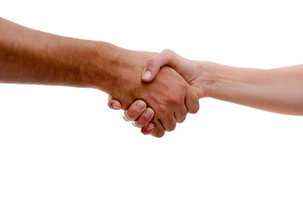 здороваться за руку