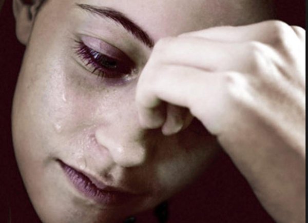 сильный плач