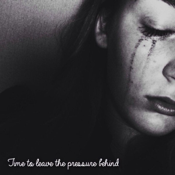 заплаканное лицо девушки