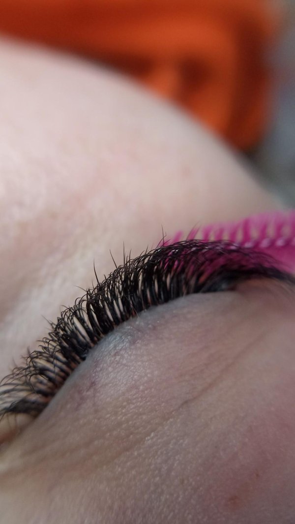 нарощенные цветные ресницы
