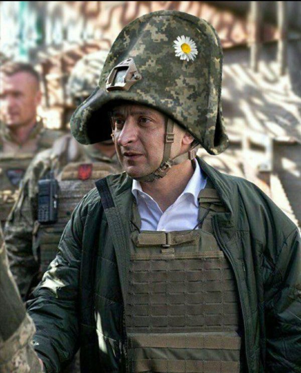 зеленский в каске