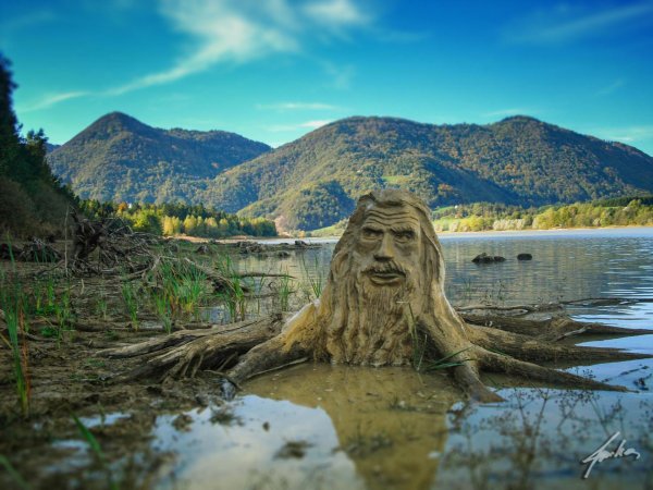 деревянная скульптура