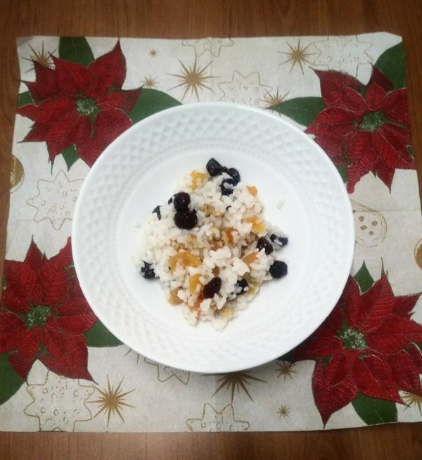 рисовая каша с изюмом и курагой