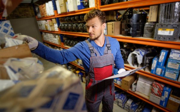 работники склада