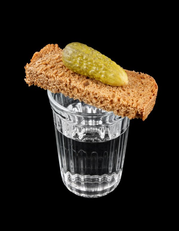 стопка и огурчик