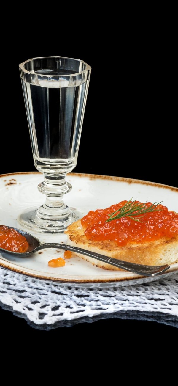 красная икра с водочкой