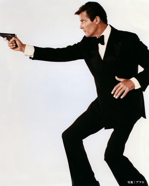 roger moore as james bond 007
