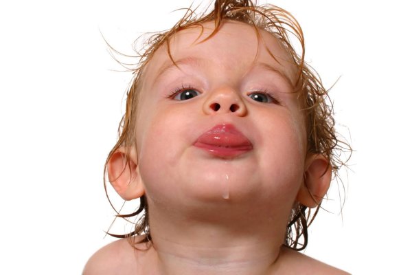 слюнявый ребенок