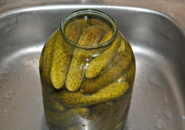 огурец в банке