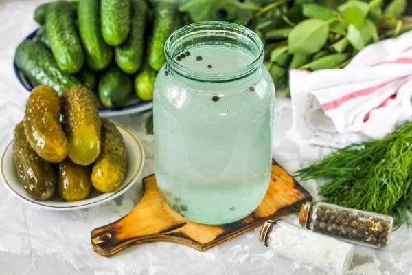 банка с огурцами