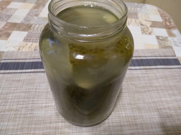 белые пятна на соленых огурцах