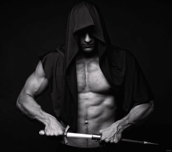 мужчина с мечом