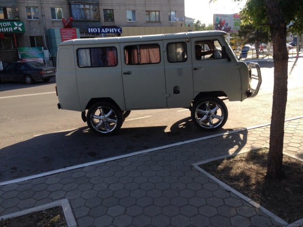 заниженный уаз 2206