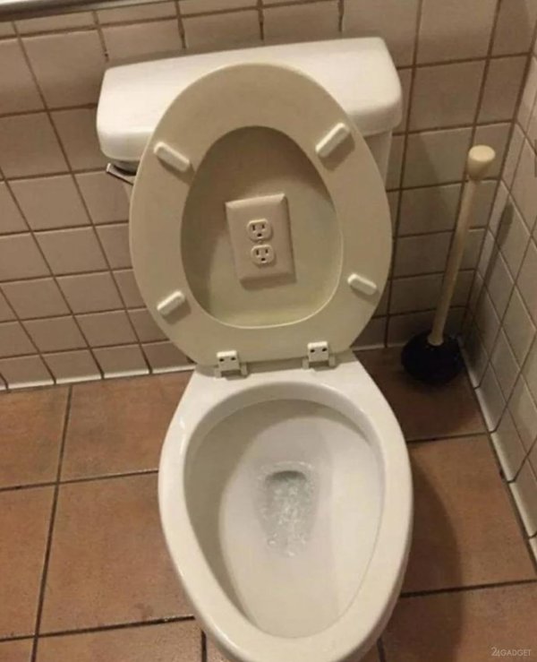 розетка в туалете