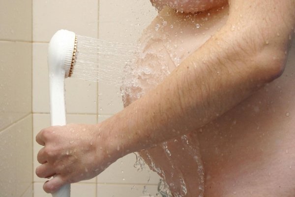 можно ли мыться при температуре