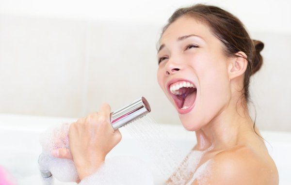 девушка душ