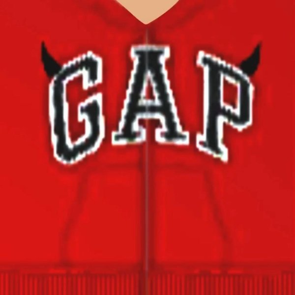 красная толстовка