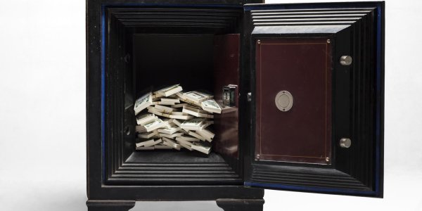 открытый сейф