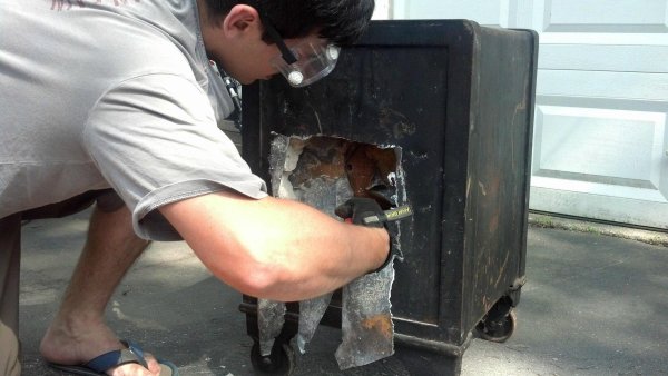 вскрытие сейфа