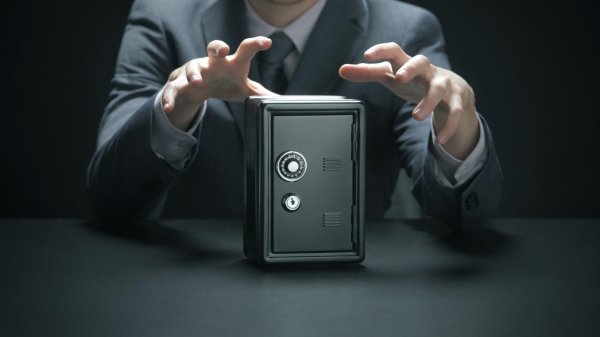 человек сейф