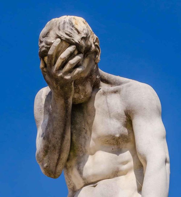 статуя фейспалм