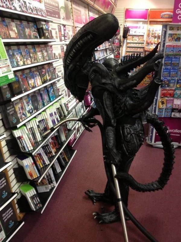 фигурки чужого