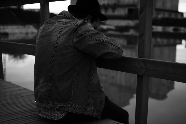 парень со спины