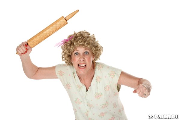 девушка со скалкой