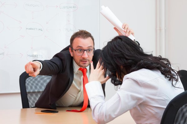 конфликт в офисе