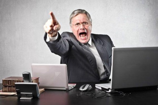 злой директор